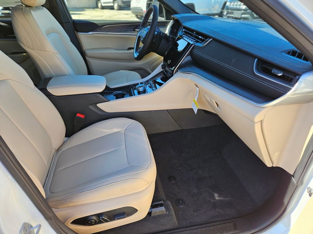 New 2025 Jeep Grand Cherokee Limited image 11