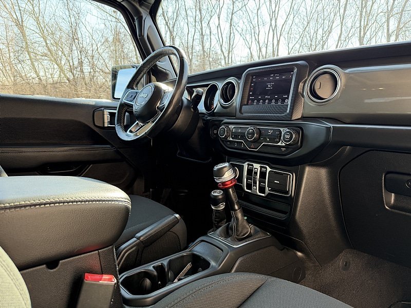 Used 2019 Jeep Wrangler Unlimited Sahara w/ LED Lighting Group AWD/4WD image 19