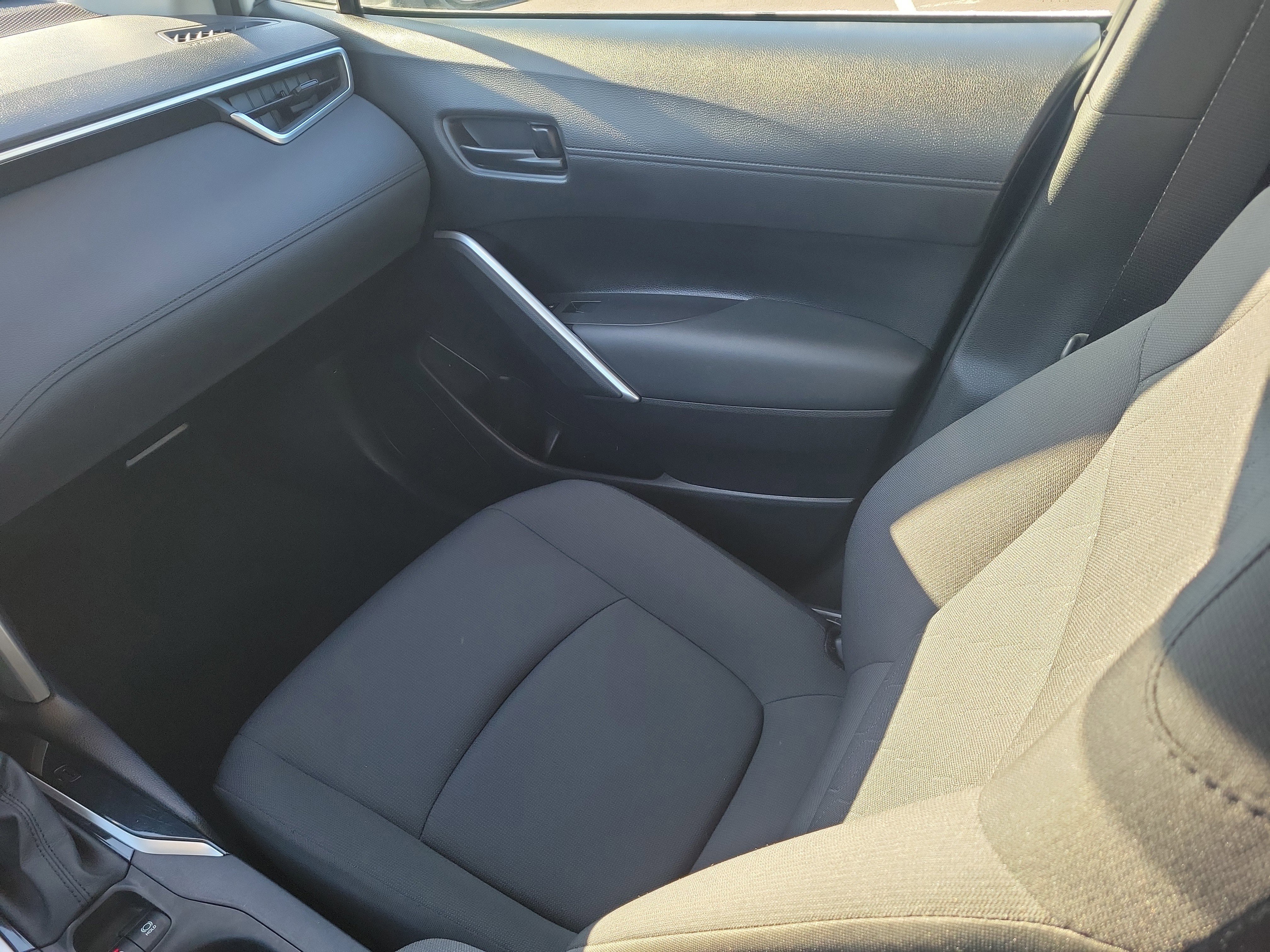 Used 2022 Toyota Corolla Cross LE image 16