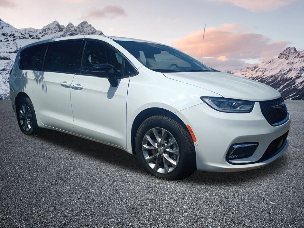 New 2026 Chrysler Pacifica Select image 3