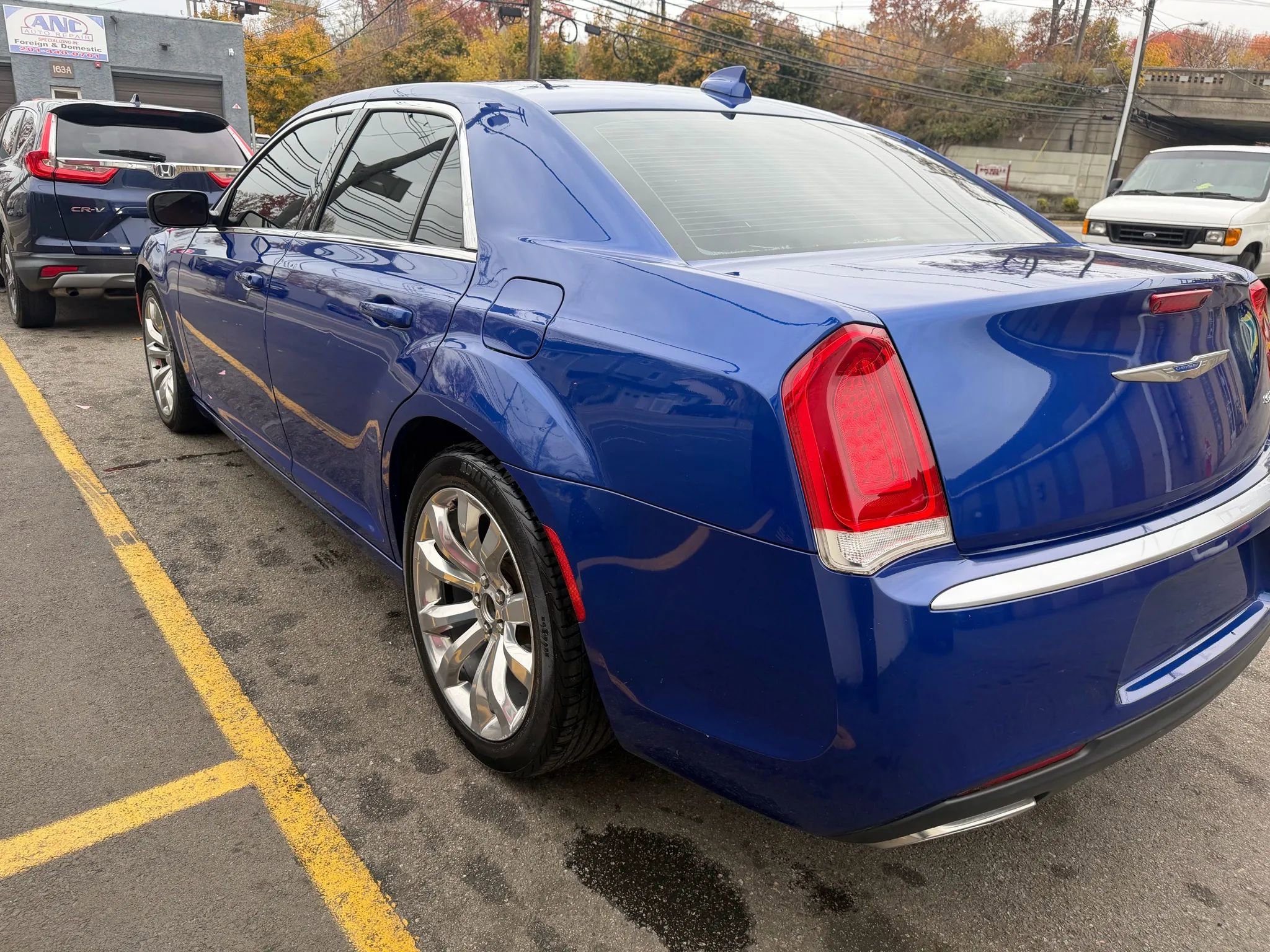 Used 2018 Chrysler 300 Touring w/ Chrome Appearance Package image 7