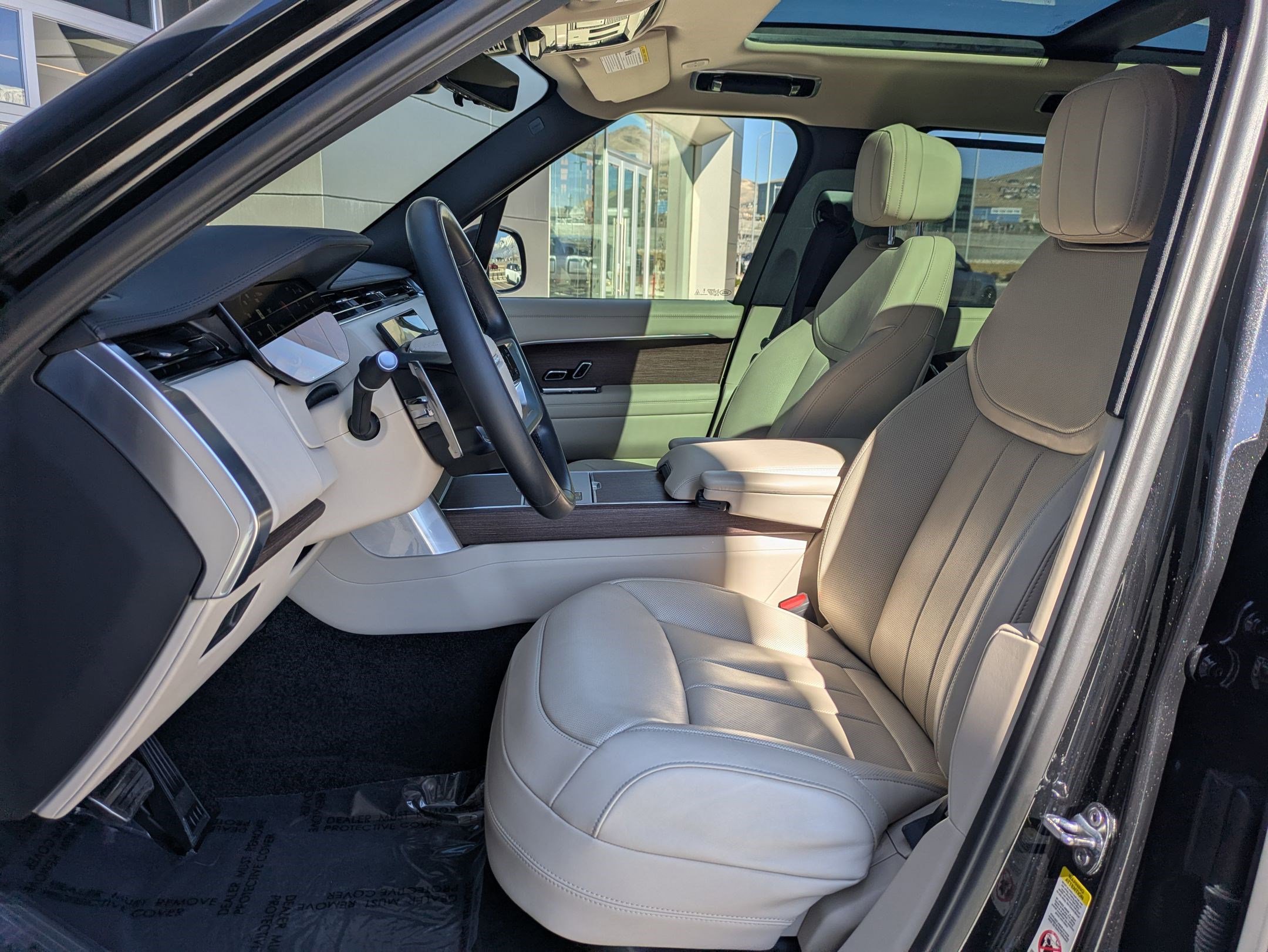 Certified 2024 Land Rover Range Rover SE image 24