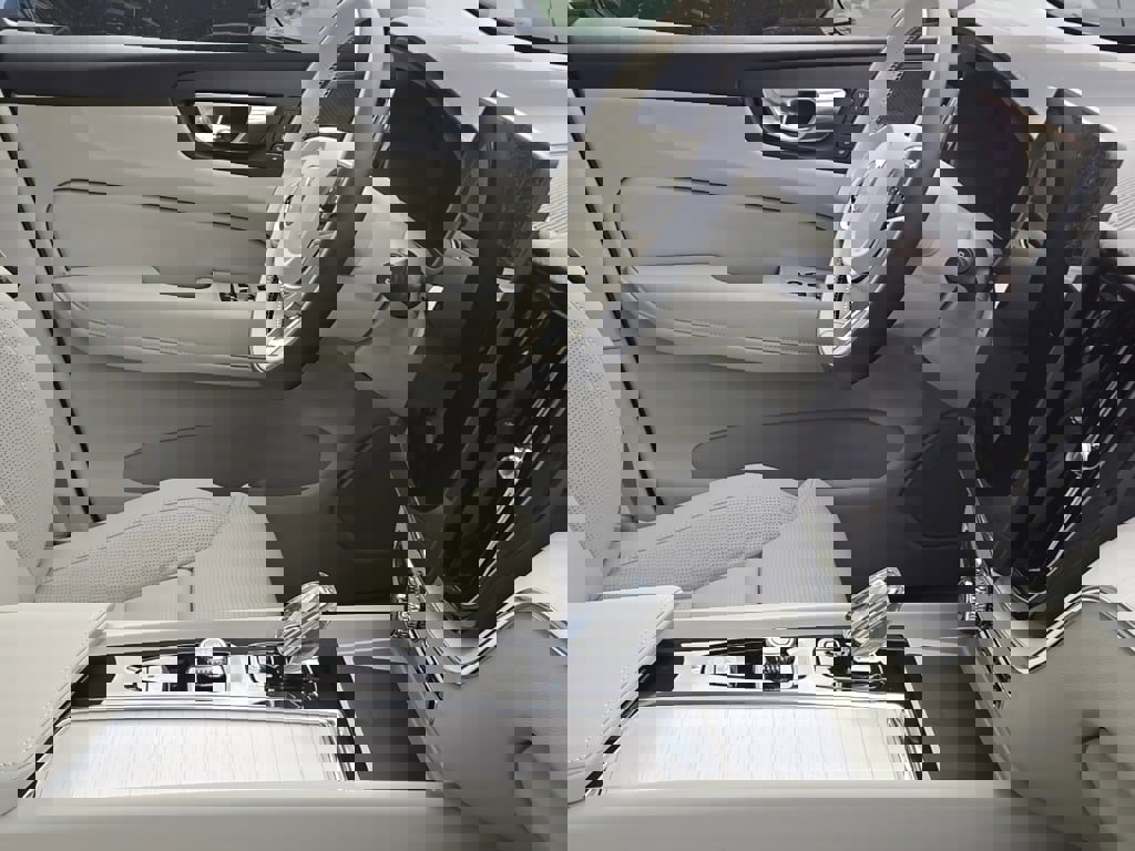 New 2026 Volvo XC60 T8 Ultra w/ Protection Package Premier image 9