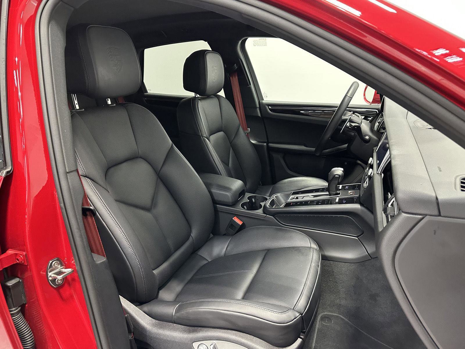 Certified 2025 Porsche Macan image 42