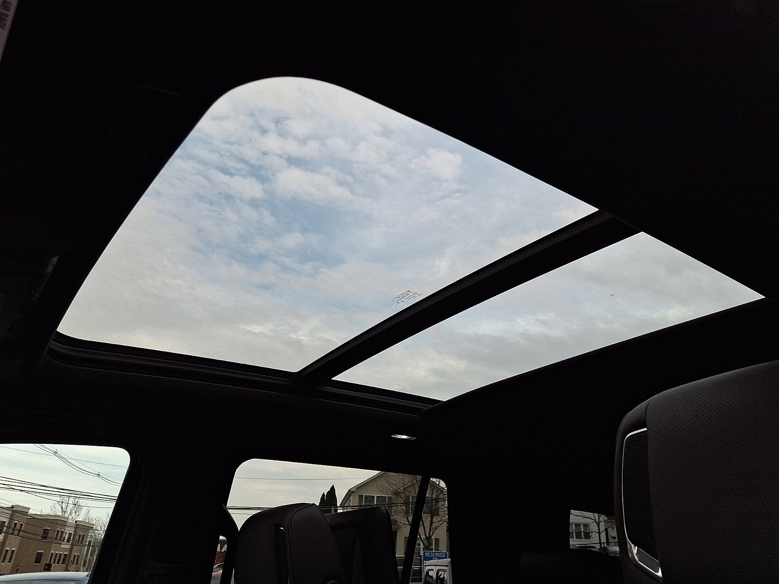 Used 2025 Cadillac Escalade Premium Luxury image 17