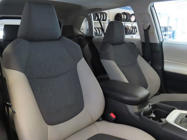 Used 2020 Toyota RAV4 XLE w/ Convenience Package image 7