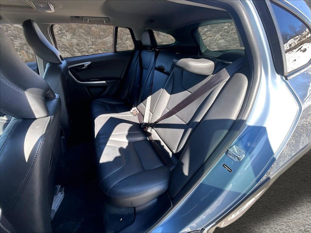 Used 2018 Volvo V60 T5 Cross Country w/ Convenience Package image 24