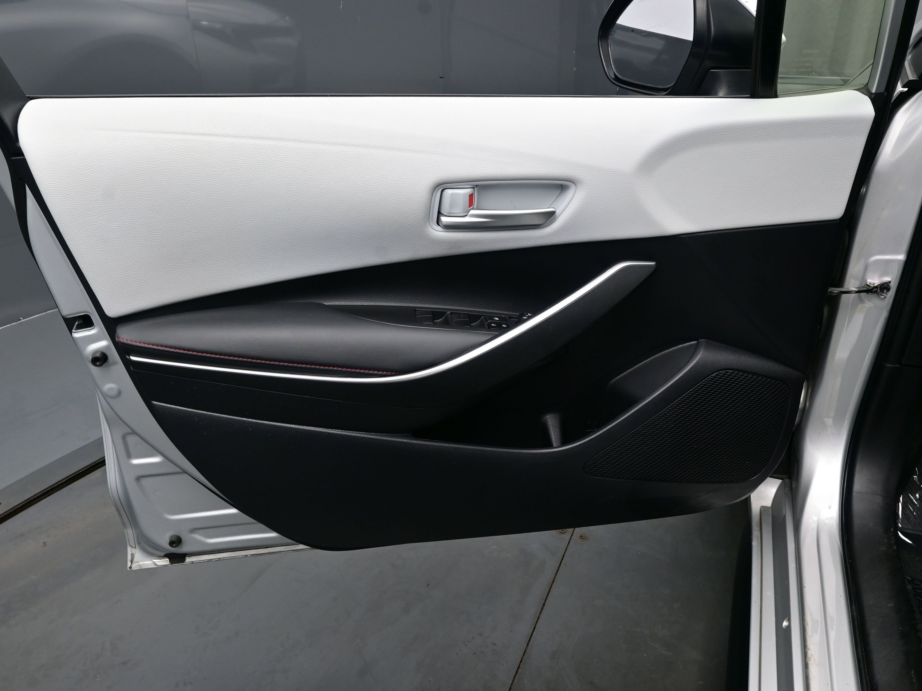 Used 2023 Toyota Corolla SE image 9