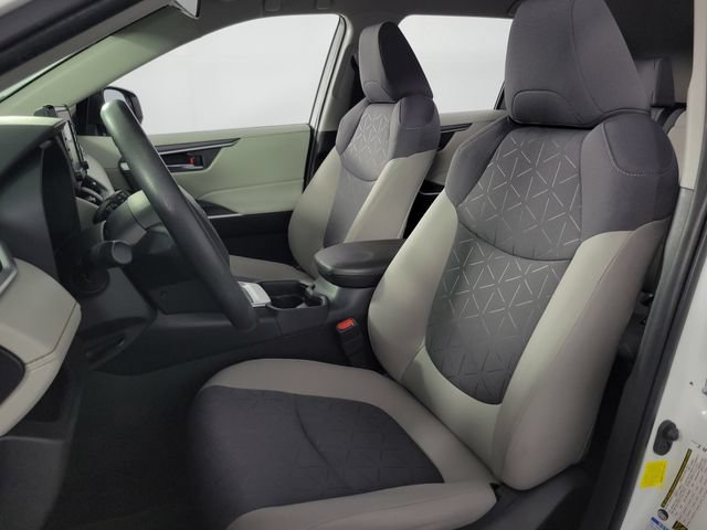 Used 2021 Toyota RAV4 XLE AWD/4WD image 16