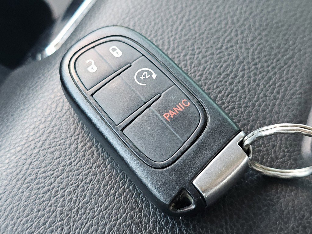 Used 2017 RAM 1500 Laramie image 32