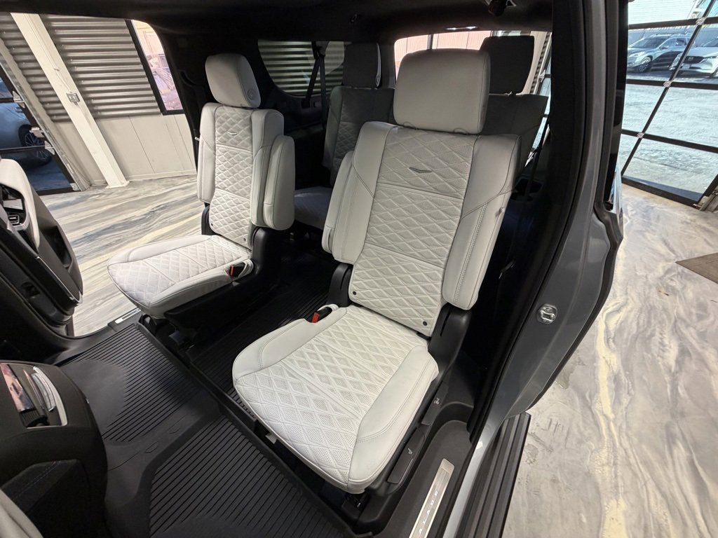 Used 2025 Cadillac Escalade ESV V image 12