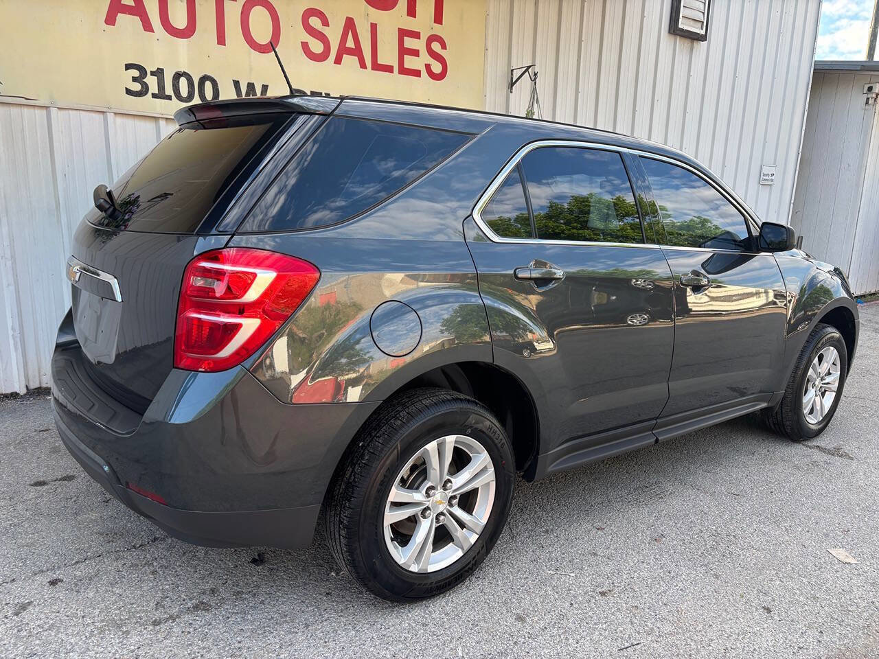 Used 2017 Chevrolet Equinox LS image 4