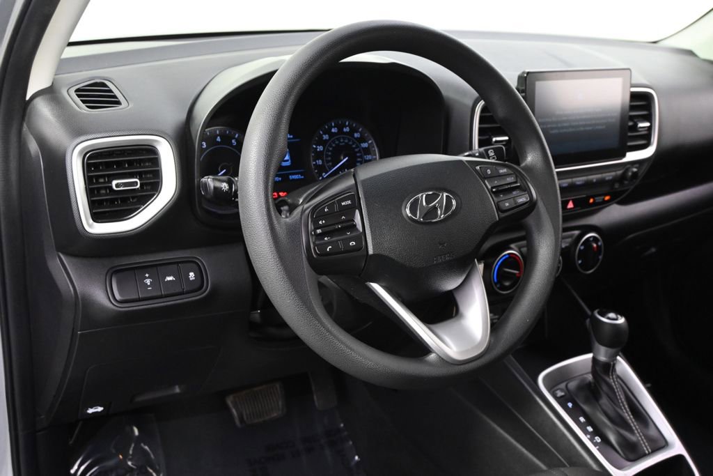 Used 2021 Hyundai Venue SE image 11
