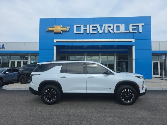 Used 2026 Chevrolet Traverse Z71 w/ LPO, Illumination Package AWD/4WD image 2
