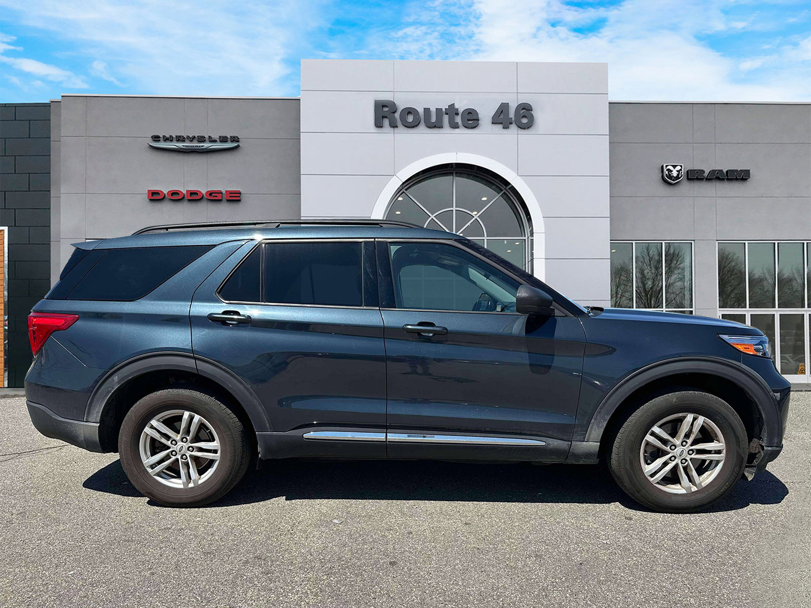 Used 2023 Ford Explorer XLT w/ Equipment Group 202A AWD/4WD image 6