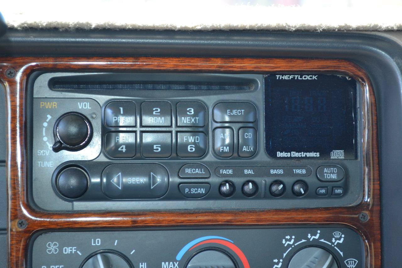 Used 1998 GMC Sierra 3500 4x4 Crew Cab w/ Marketing Option Pkg 3 image 18