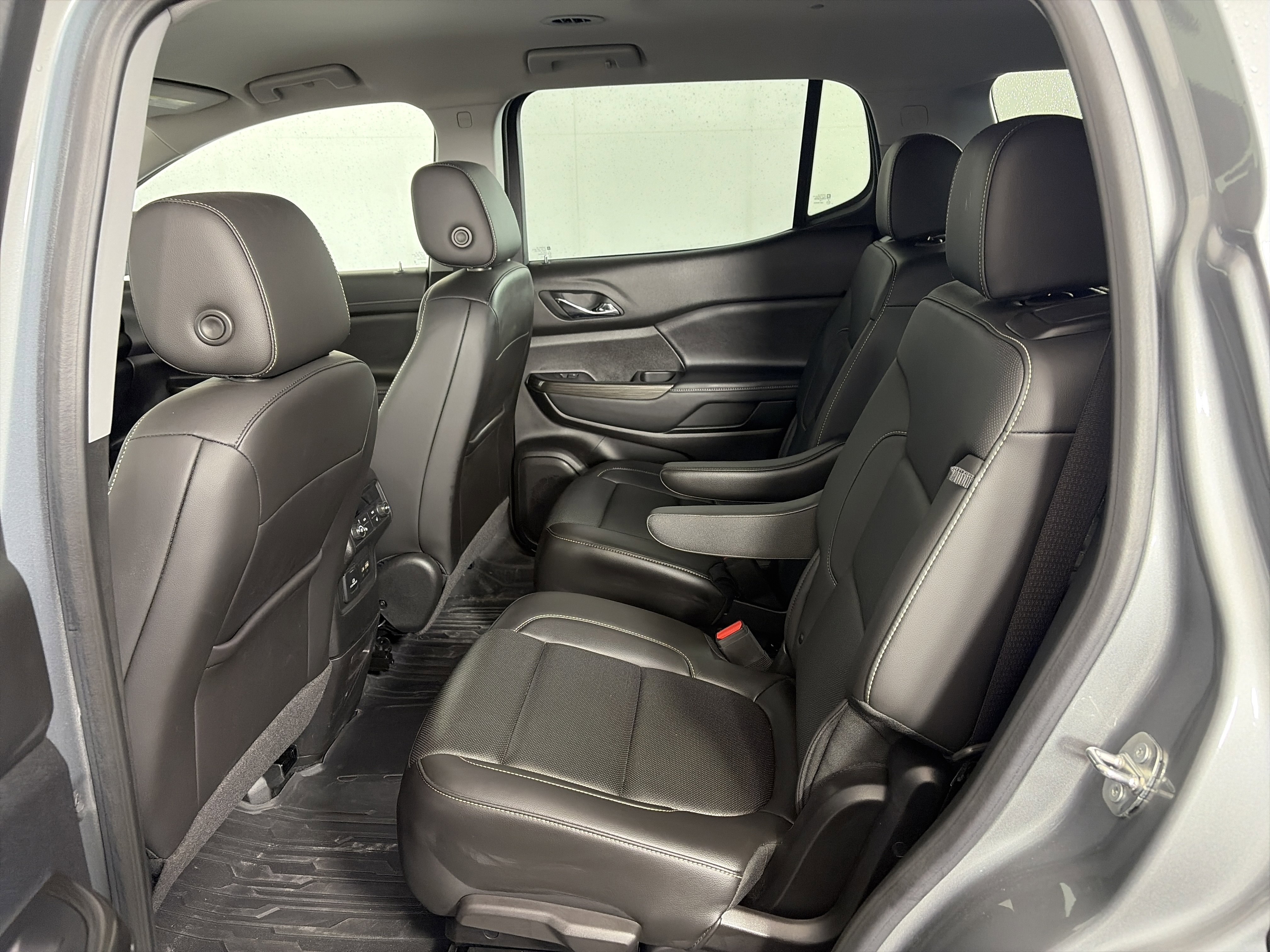 Used 2023 GMC Acadia SLT w/ Preferred Package AWD/4WD image 7