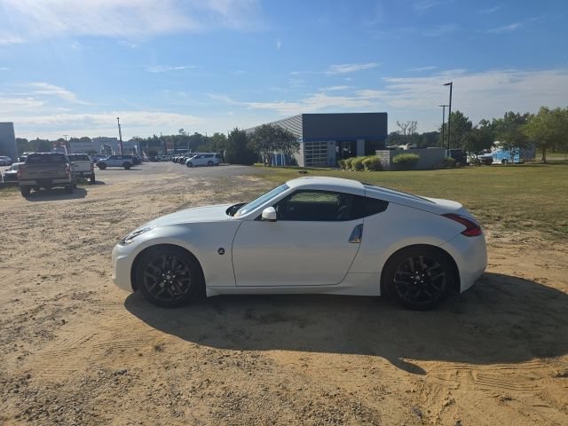 Used 2020 Nissan 370Z Coupe RWD image 4