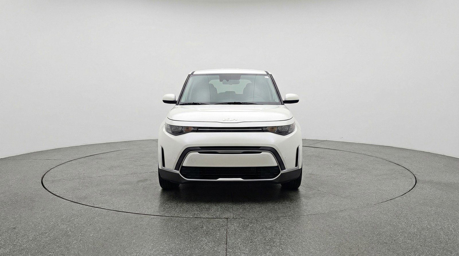 Used 2025 Kia Soul LX w/ LX Technology Package FWD image 2