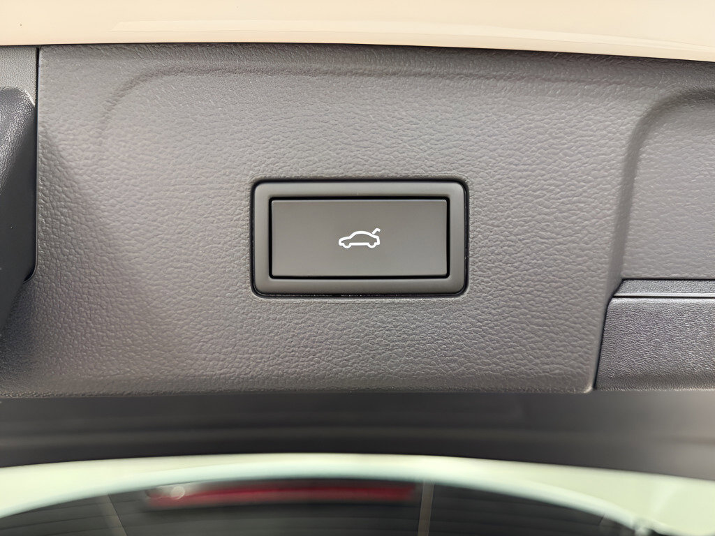 New 2026 Volkswagen Atlas SE image 10