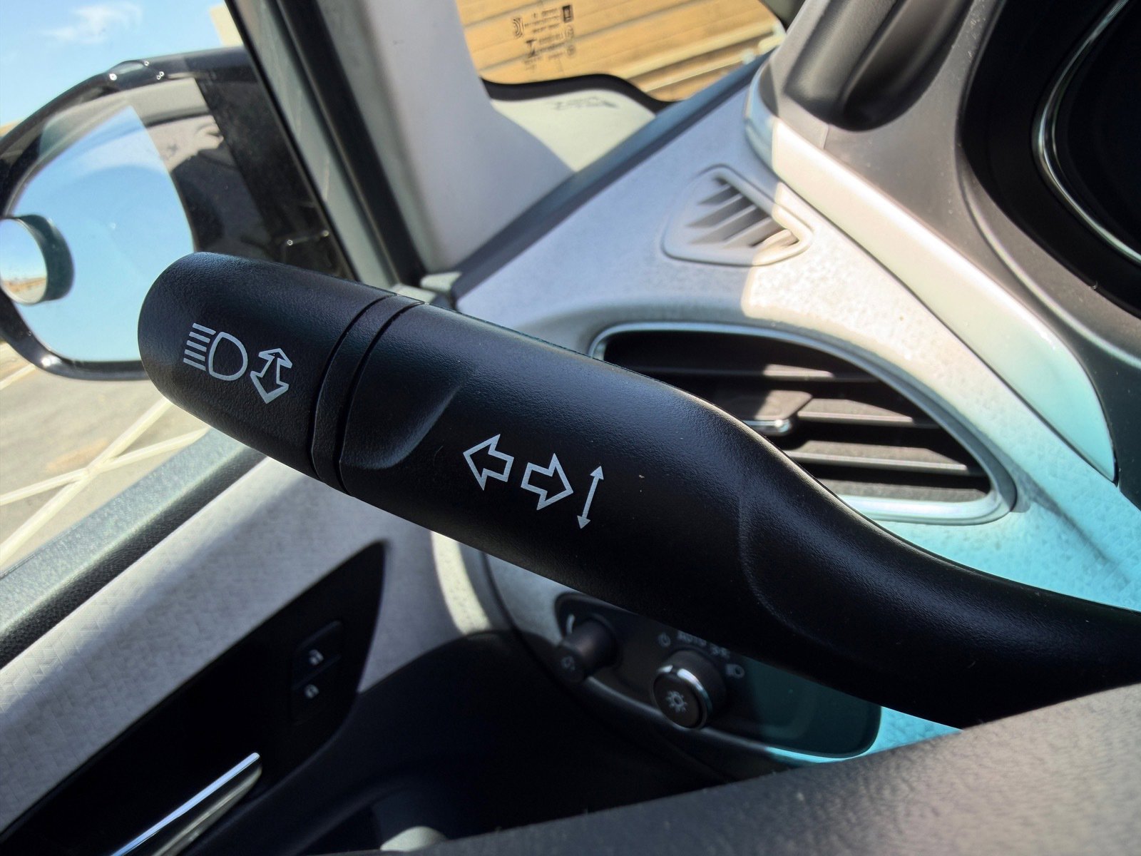 Used 2021 Chevrolet Bolt LT FWD image 28