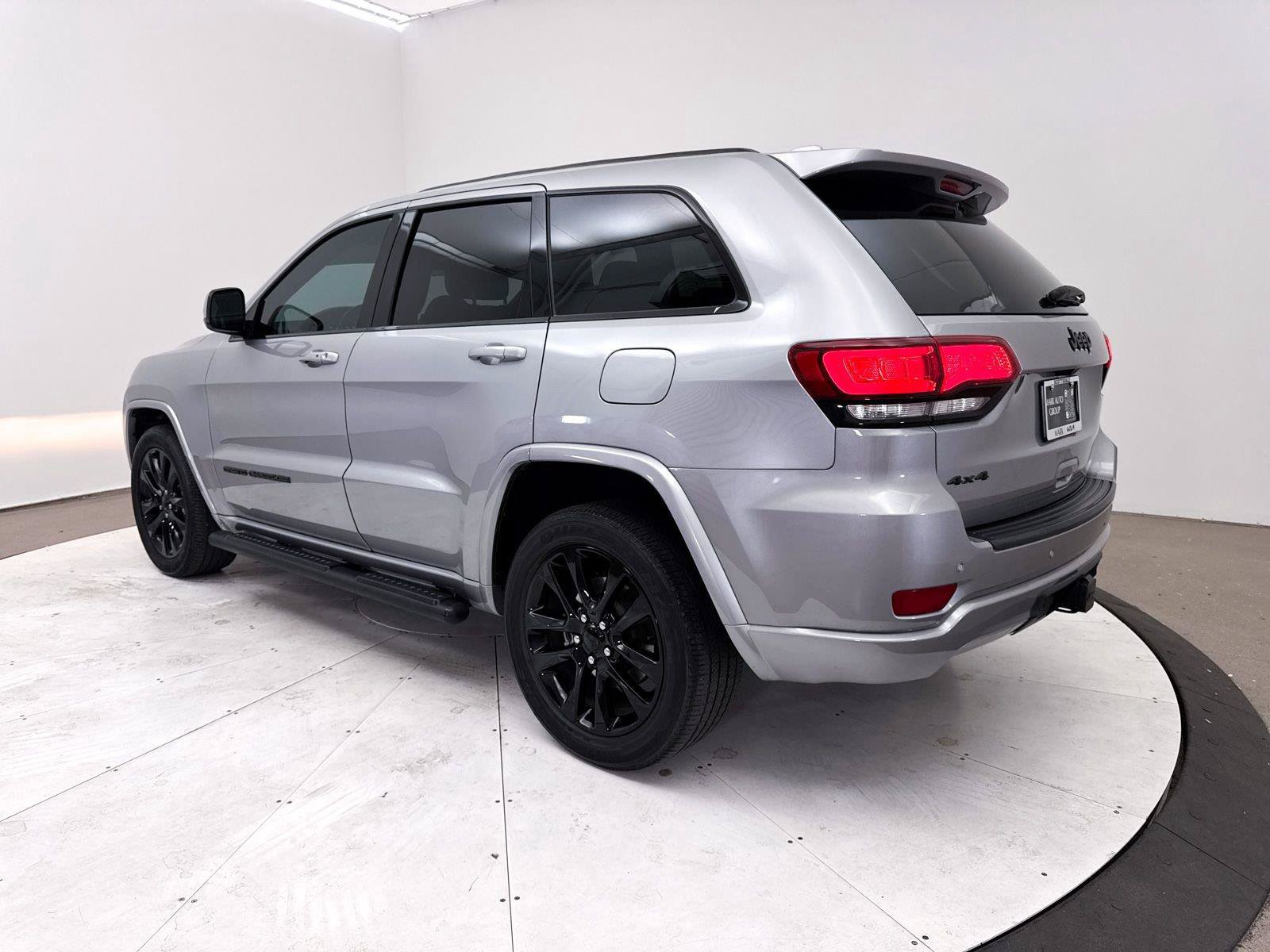 Used 2021 Jeep Grand Cherokee Laredo X AWD/4WD image 16