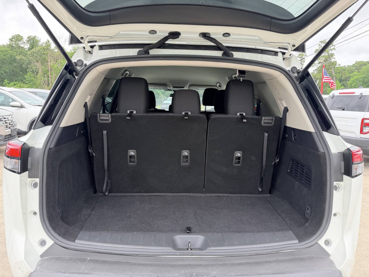 Used 2025 Nissan Pathfinder S FWD image 46