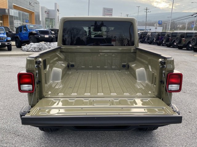 New 2025 Jeep Gladiator Sport image 5