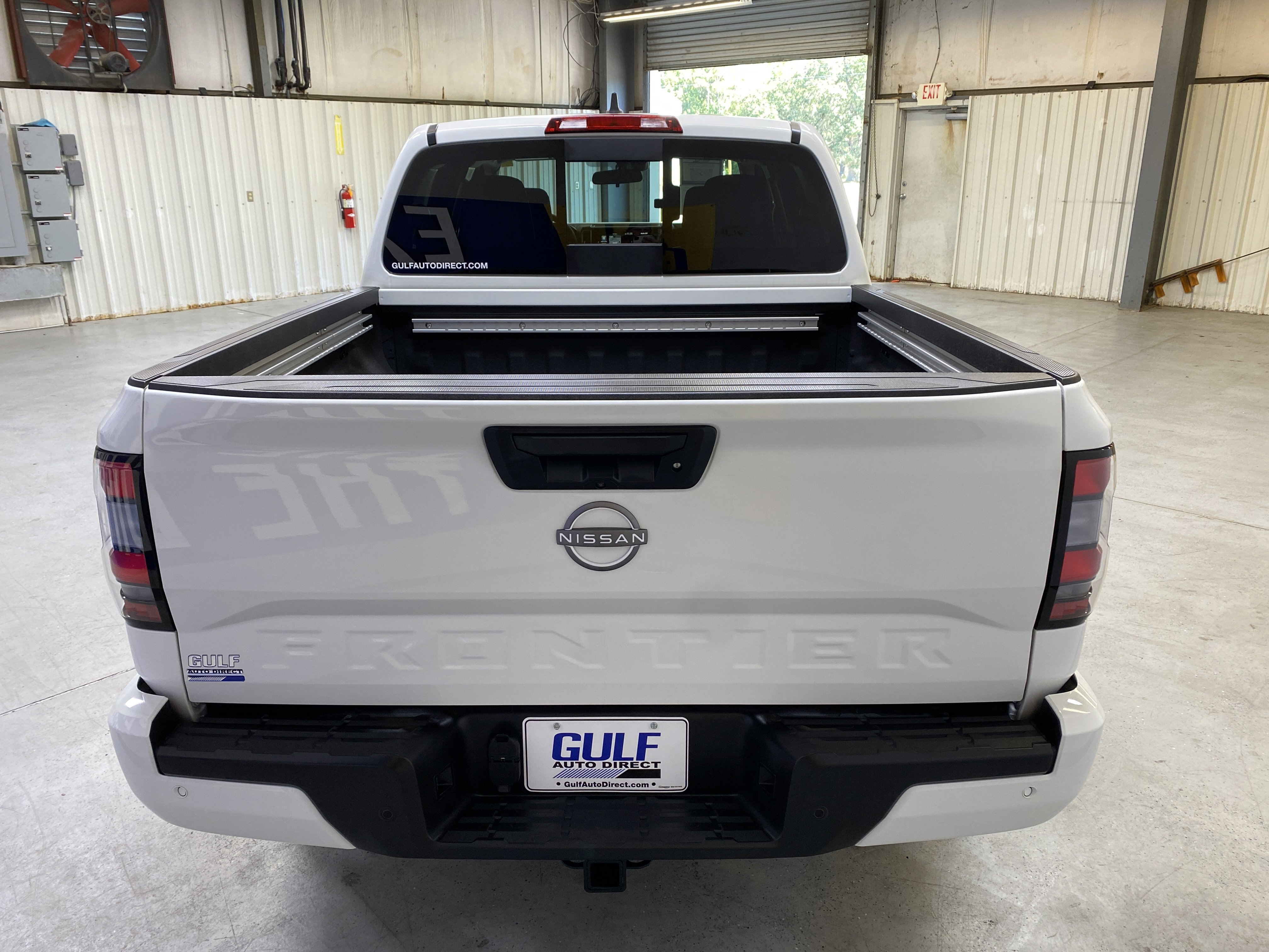 Used 2025 Nissan Frontier SV w/ SV Convenience Package image 7