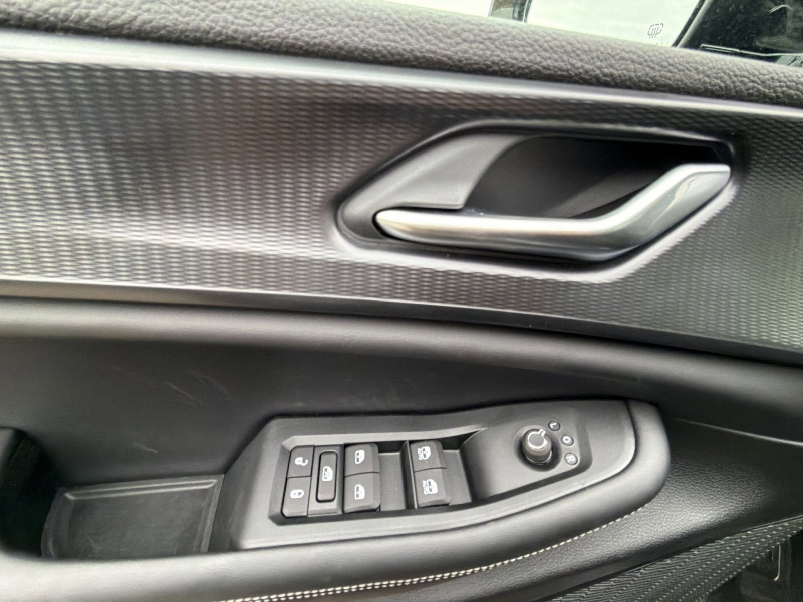 New 2025 Jeep Grand Cherokee Laredo image 15