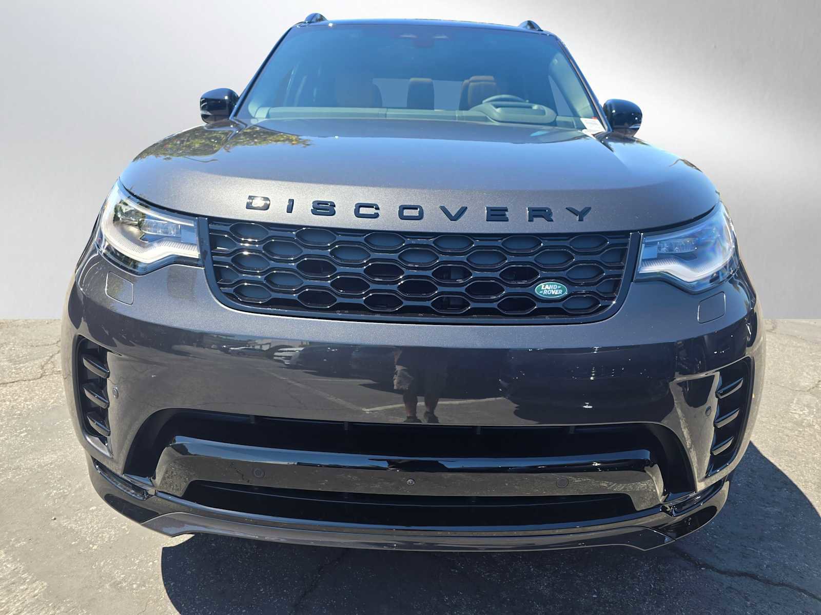 New 2025 Land Rover Discovery Dynamic SE image 8