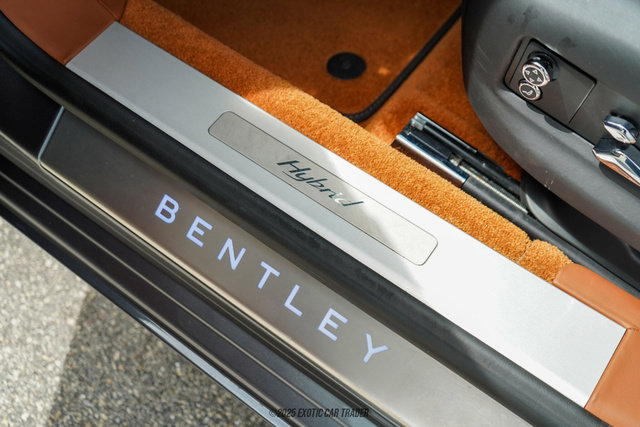 Used 2022 Bentley Flying Spur Plug-In Hybrid image 27