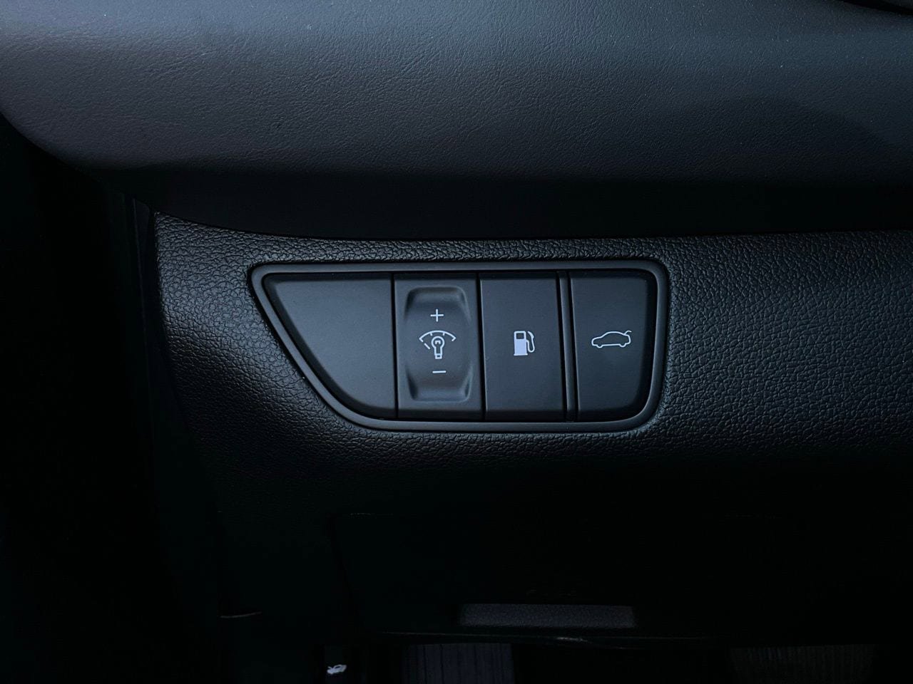 Used 2025 Genesis G70 2.5T image 22