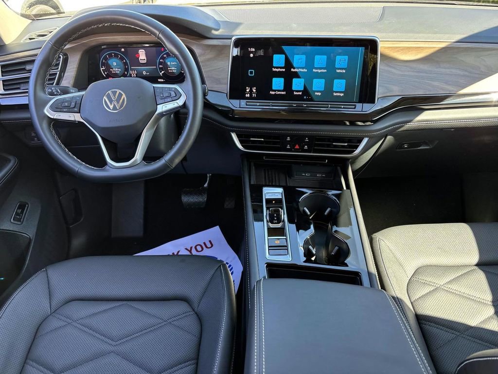 Used 2025 Volkswagen Atlas SE image 29