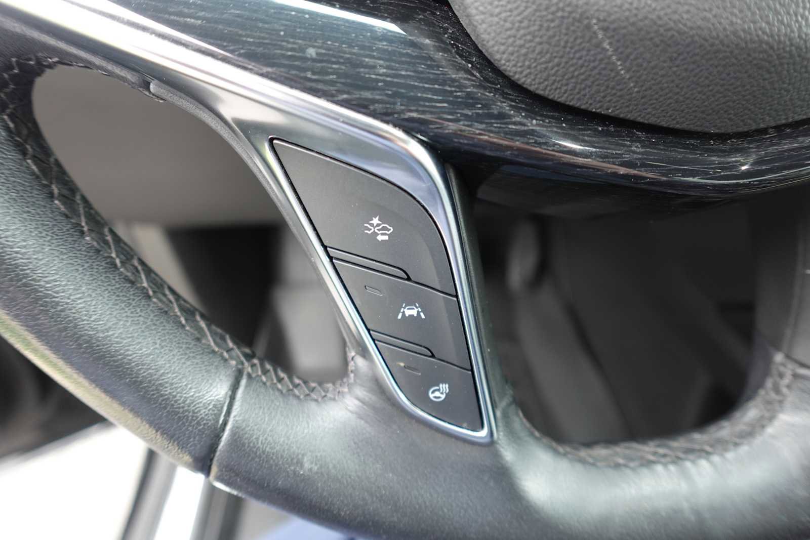 Used 2022 Cadillac XT5 Premium Luxury w/ Technology Package AWD/4WD image 17