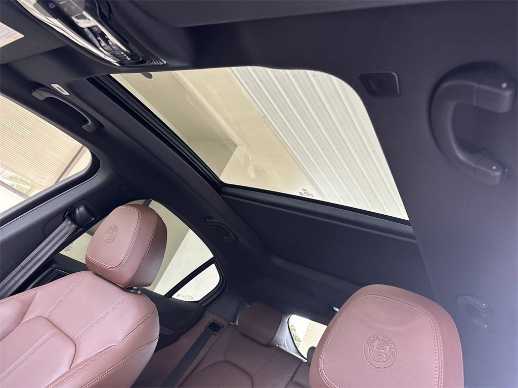 Used 2024 Alfa Romeo Stelvio Ti image 28