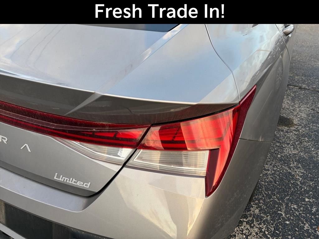 Used 2025 Hyundai Elantra Limited image 10