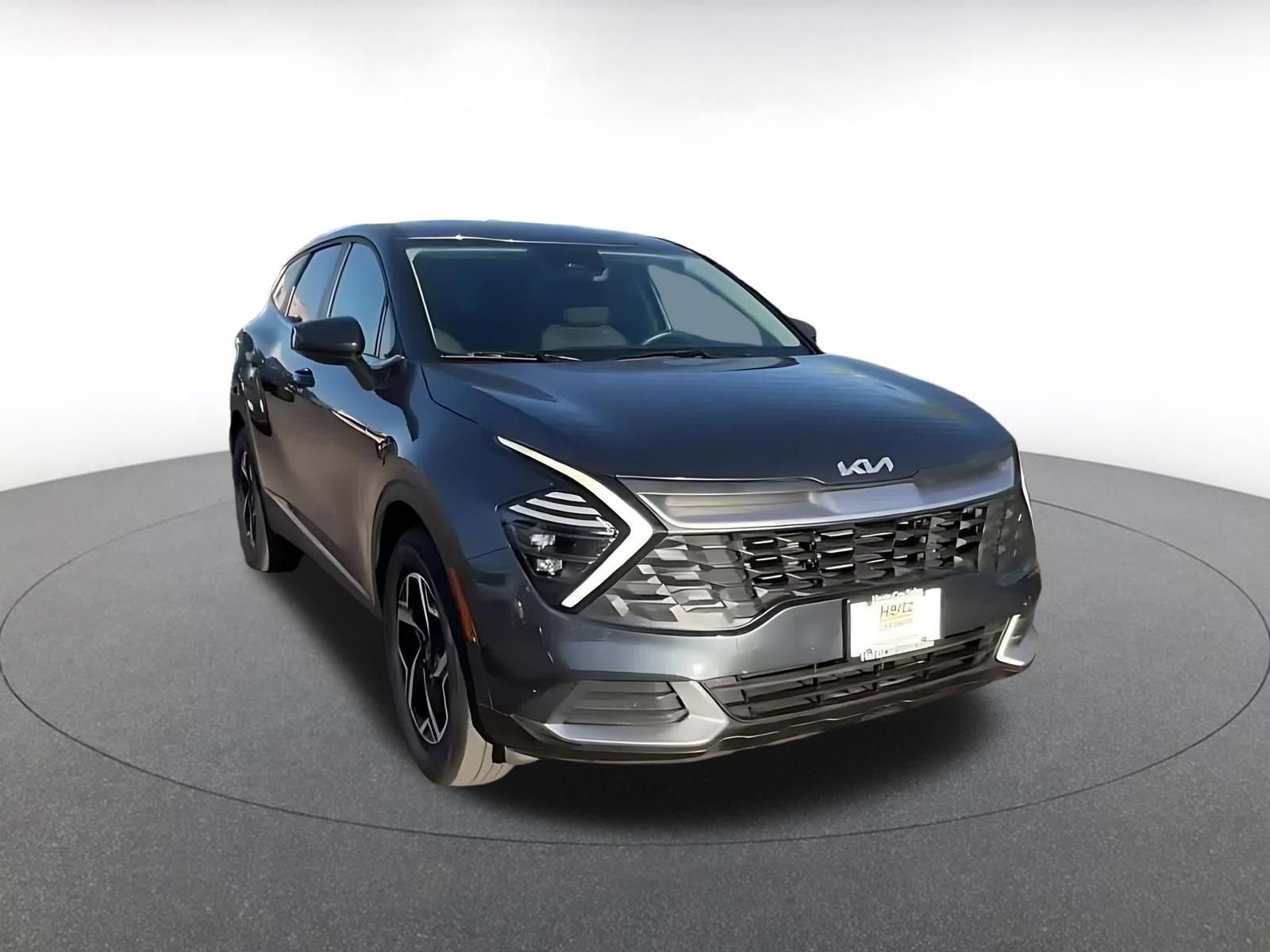 Used 2025 Kia Sportage LX FWD image 3