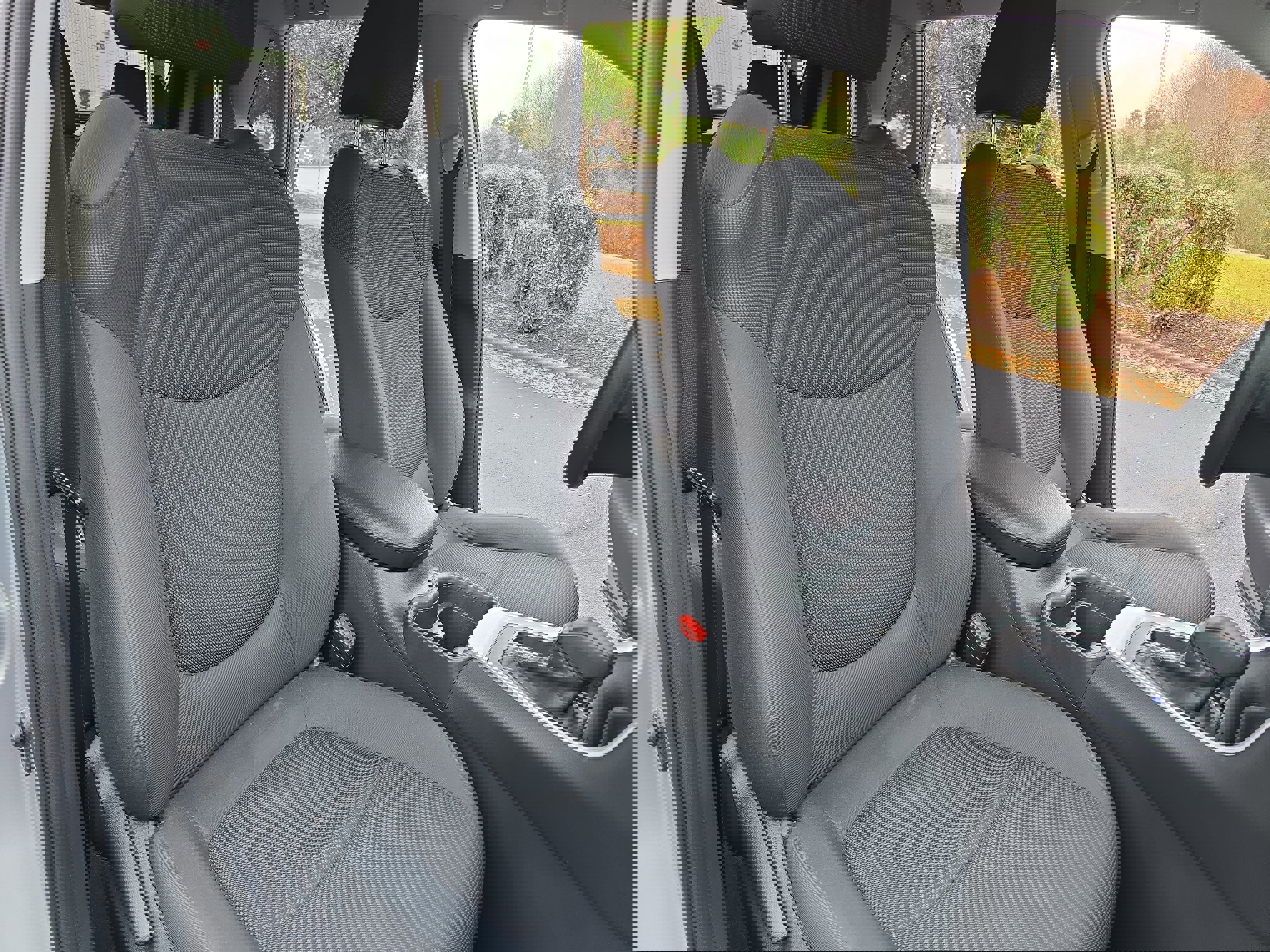 Used 2019 Toyota RAV4 LE image 10