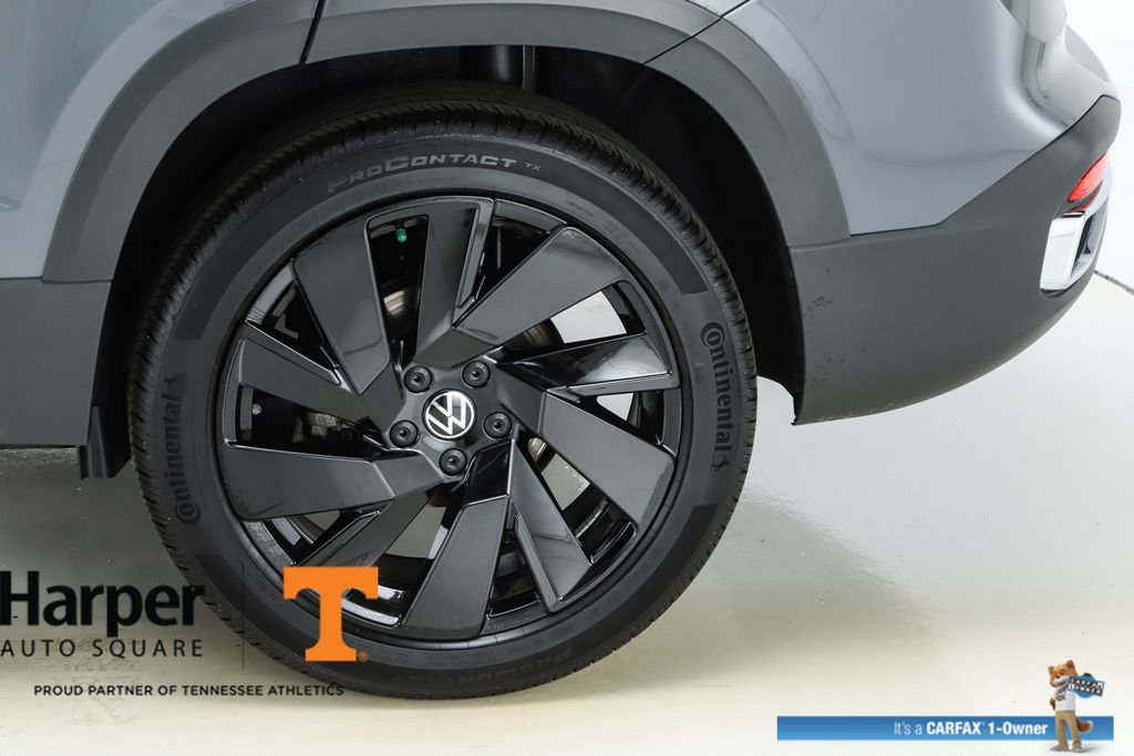Used 2024 Volkswagen Taos SE w/ Panoramic Sunroof Package image 6