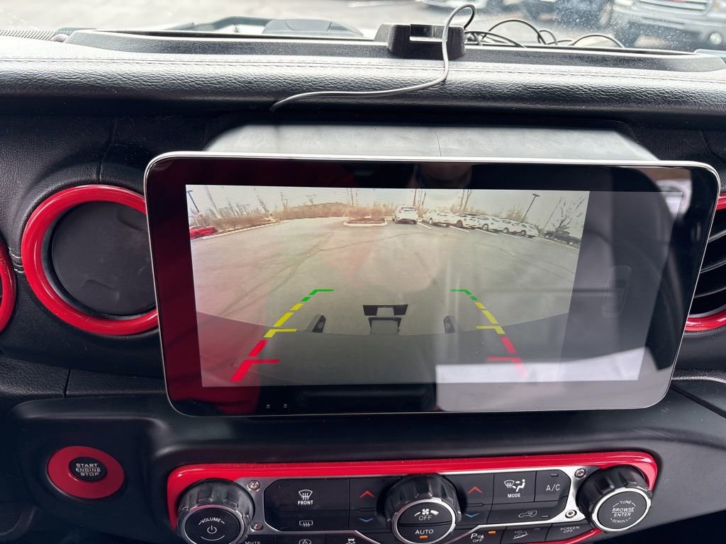 Used 2018 Jeep Wrangler Unlimited Sahara image 32