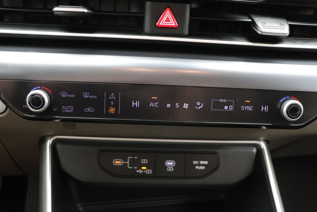 Used 2025 Kia Carnival FWD image 22