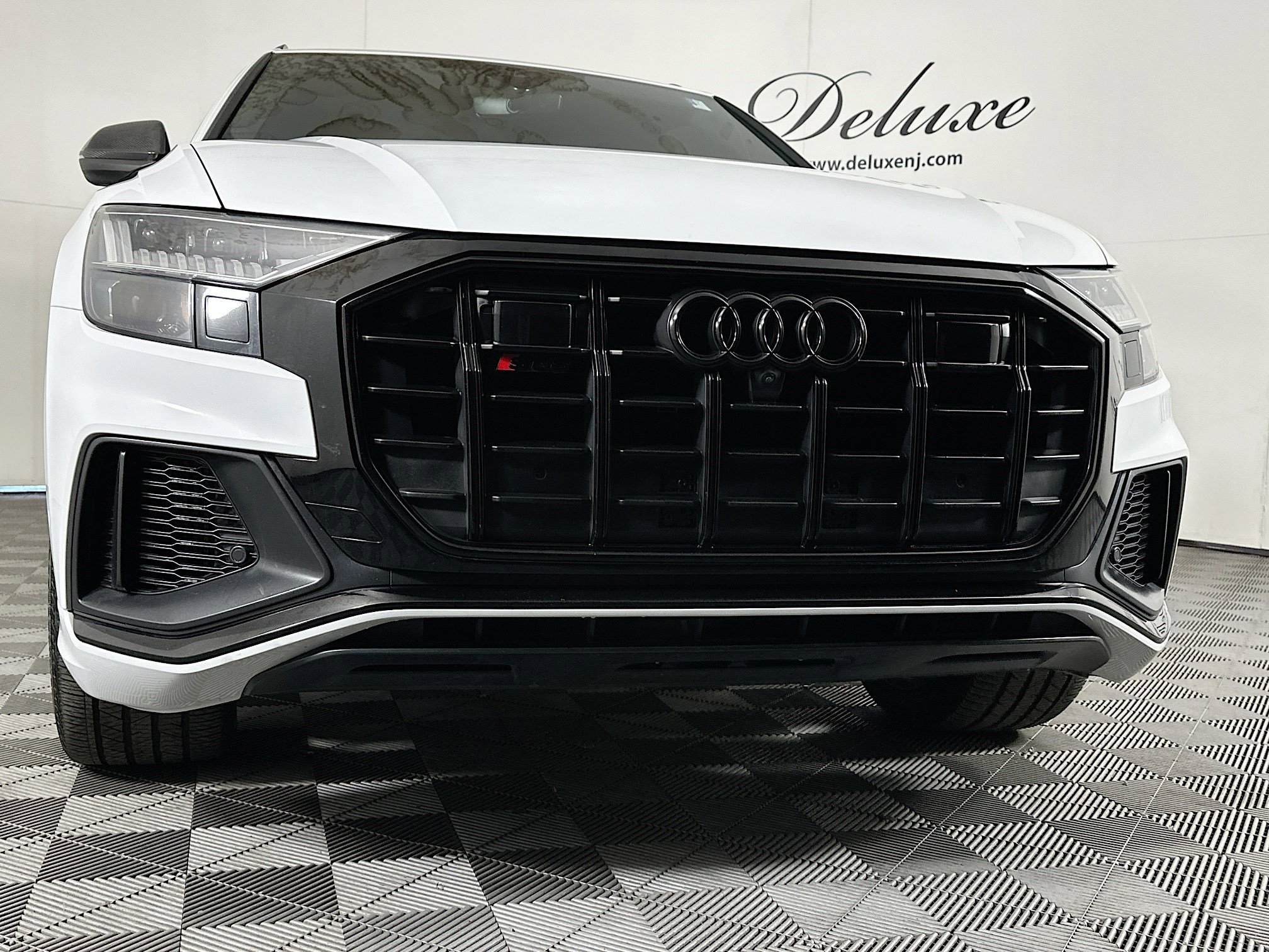 Used 2023 Audi SQ8 Premium Plus w/ SQ8 Luxury Package AWD/4WD image 31