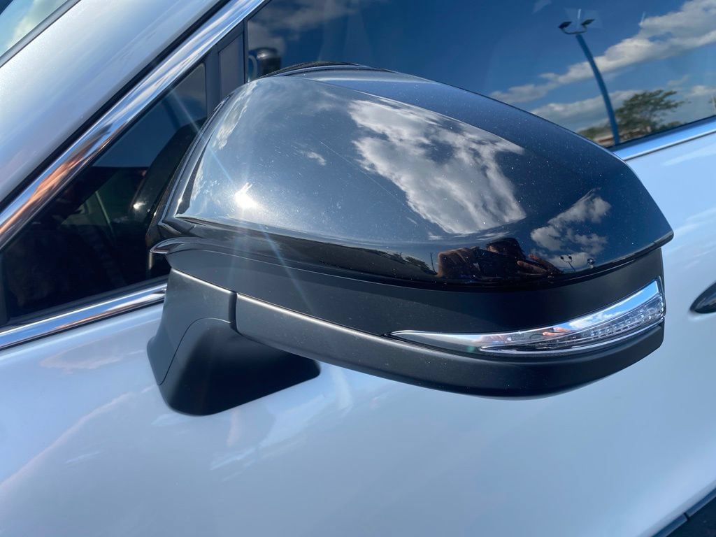 Used 2024 Toyota Venza Nightshade AWD/4WD image 10