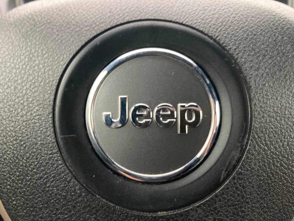 Used 2017 Jeep Grand Cherokee Laredo w/ Quick Order Package 23E image 26