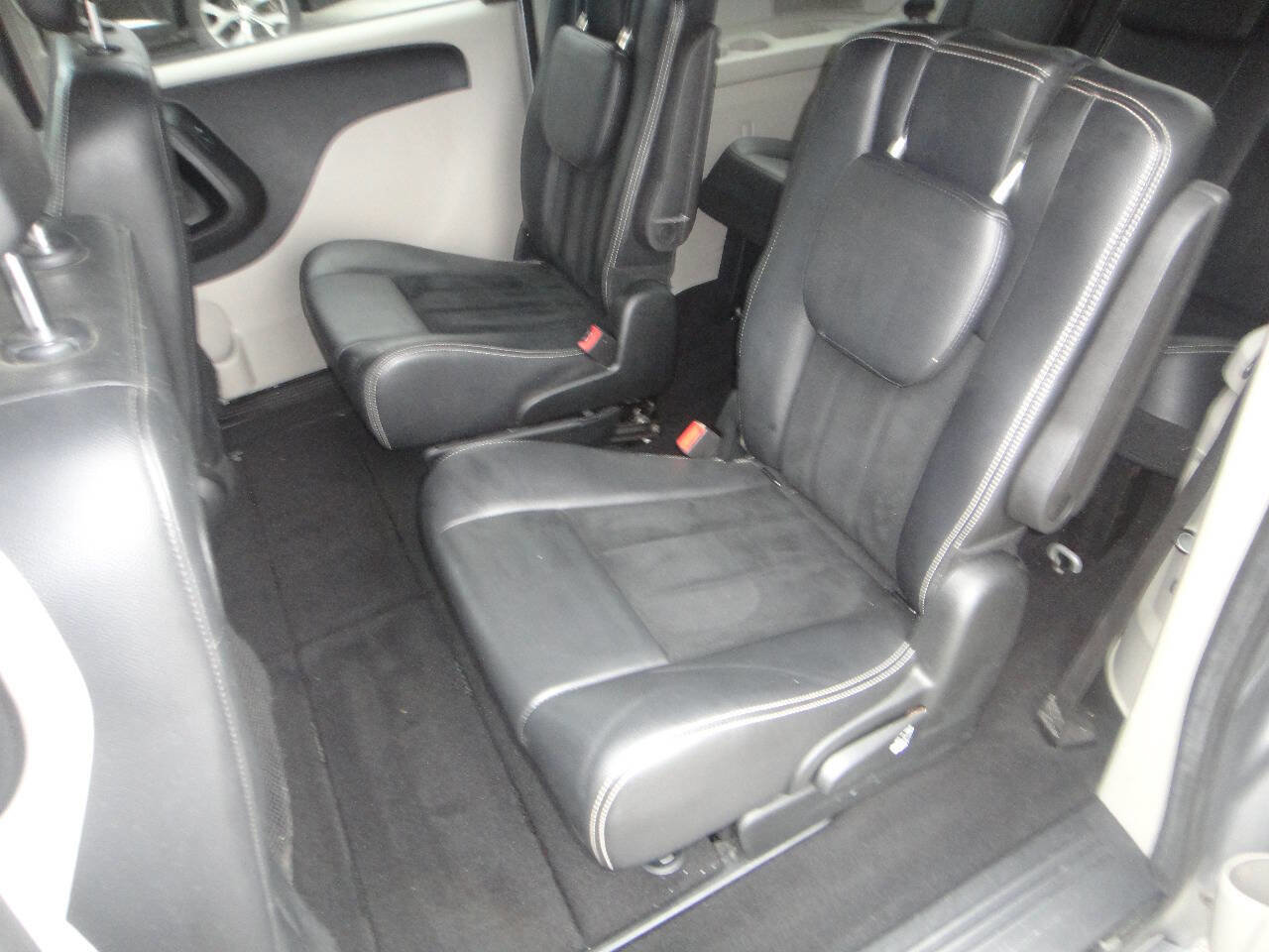 Used 2018 Dodge Grand Caravan SXT image 11