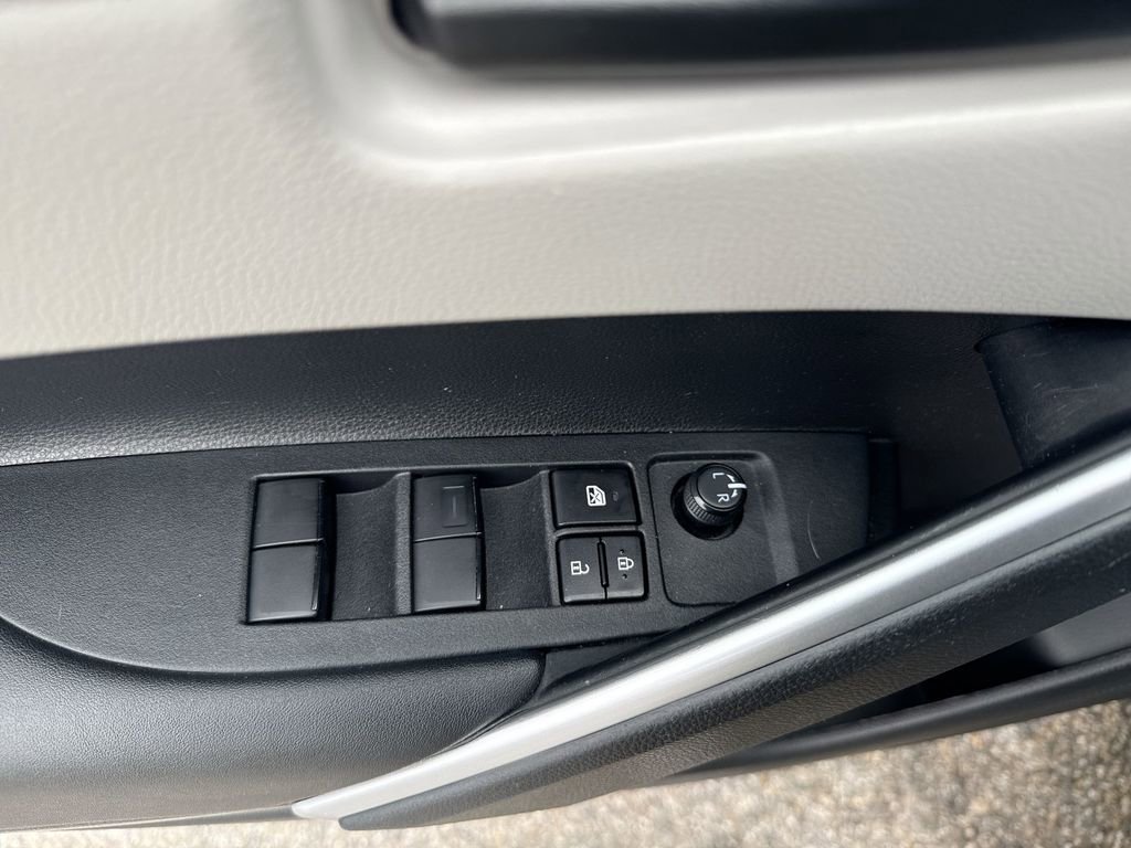Used 2023 Toyota Corolla Cross L image 15