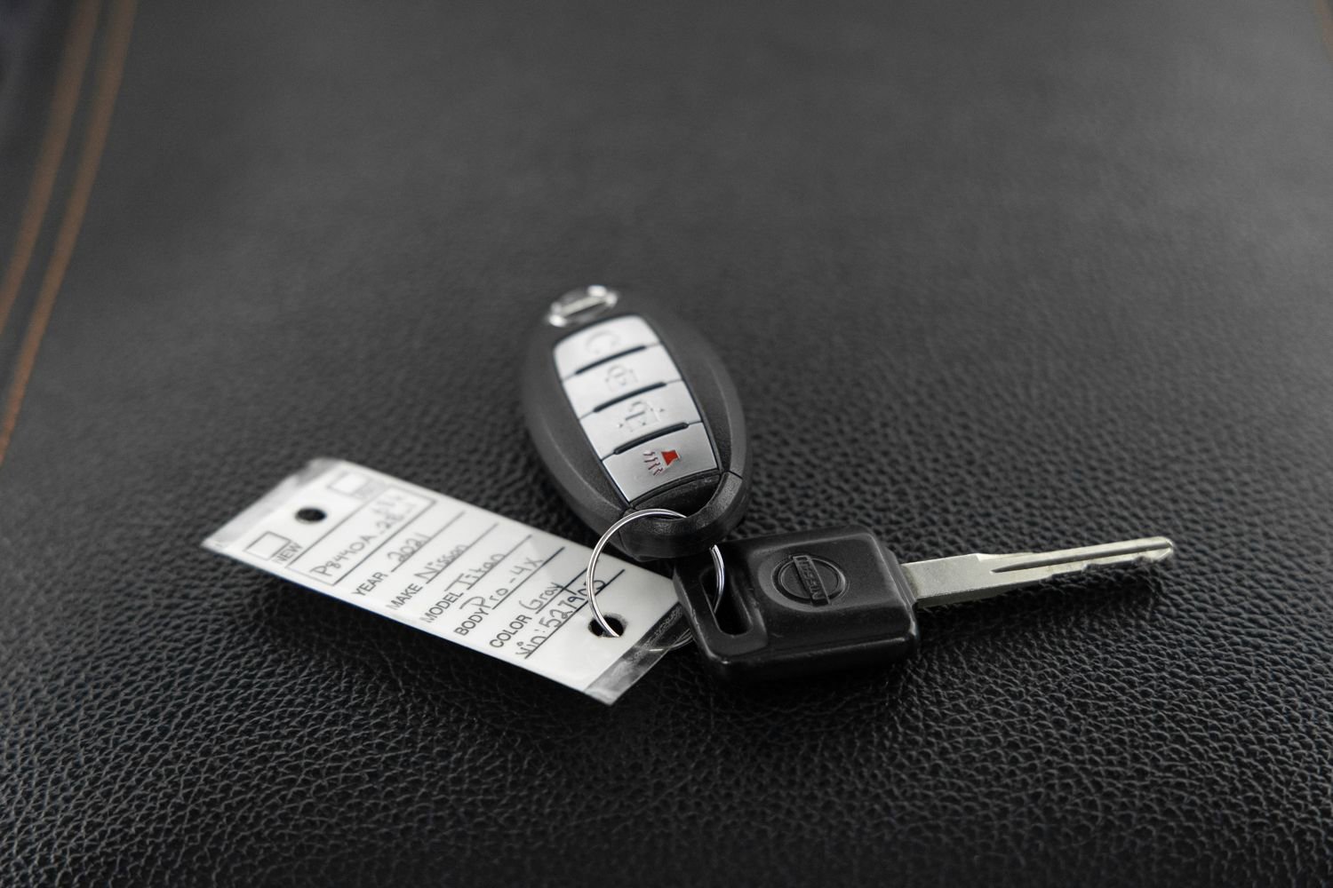 Used 2021 Nissan Titan PRO-4X w/ Pro-4x Convenience Package image 39