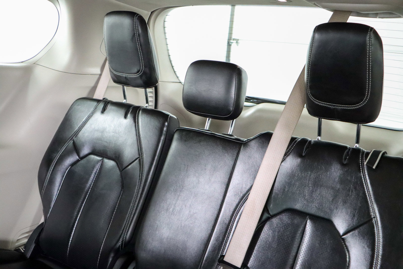 Used 2023 Chrysler Pacifica Touring-L image 25