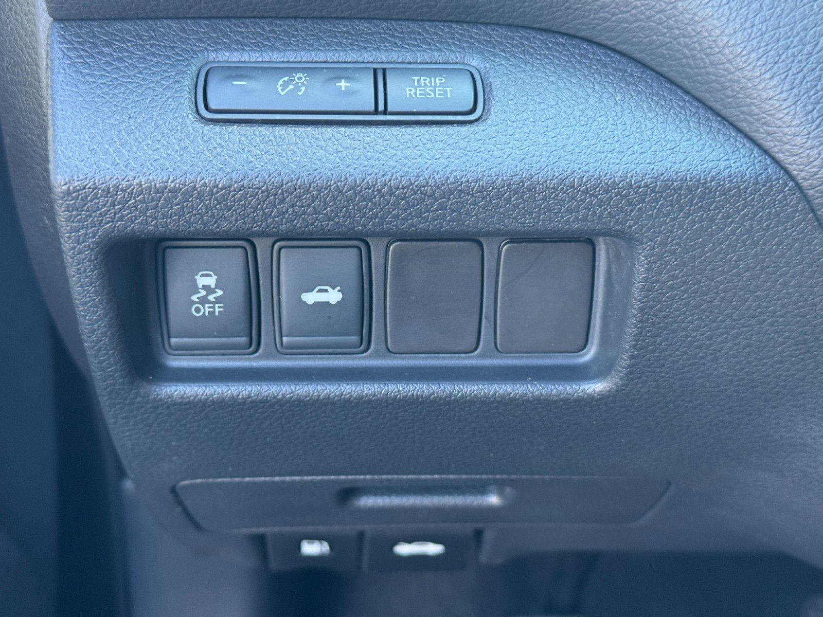 Used 2015 Nissan Altima 2.5 SV w/ Convenience Package FWD image 18